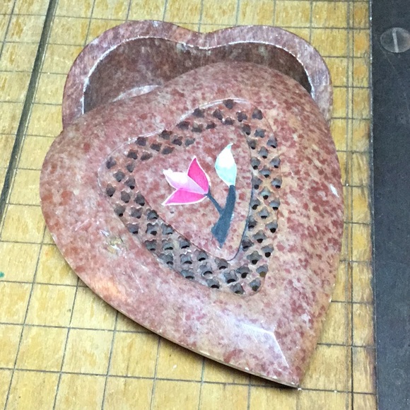 Inlaid Floral Framed by Cut Out Lattice Lid Carved Stone Jewelry Box EVC India - Picture 1 of 9